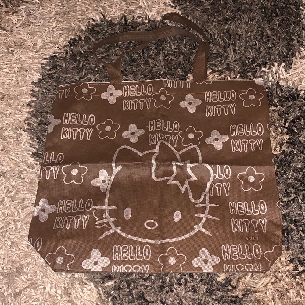 Hello Kitty light weight zippered tote 28 1/2 in good cond